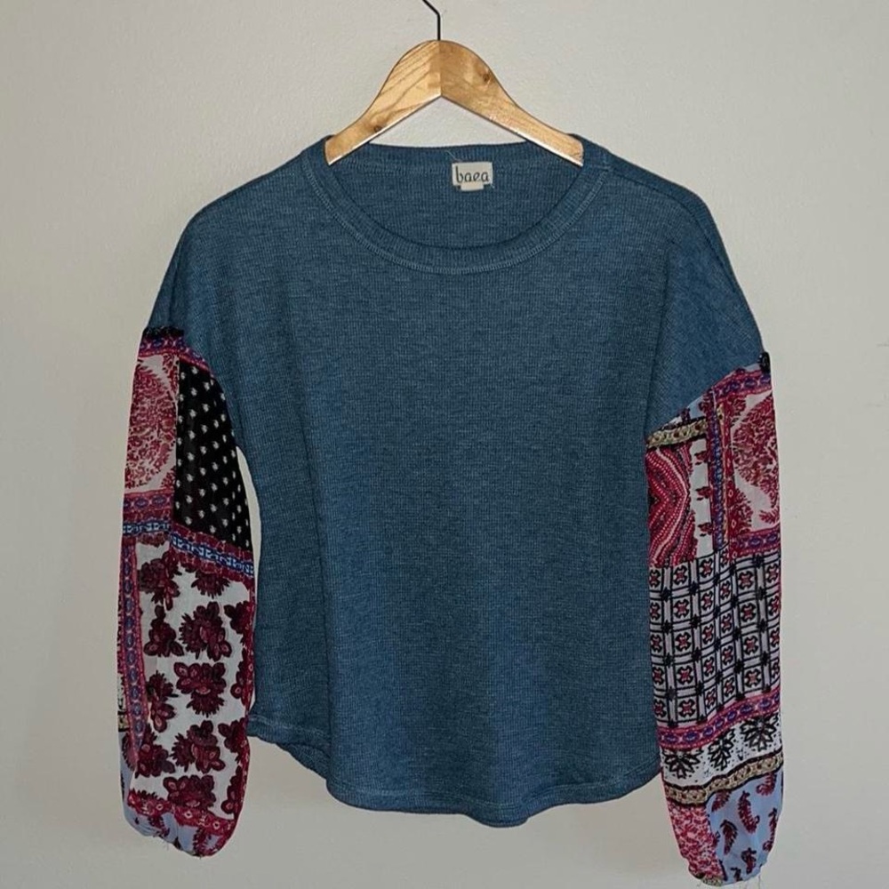 Baea Top with Multicolor Patterned Sleeves